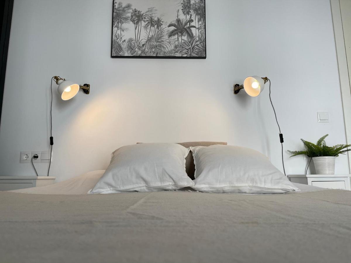 Вилла New Townhouse In The Heart Of Nerja With Jacuzzi Экстерьер фото