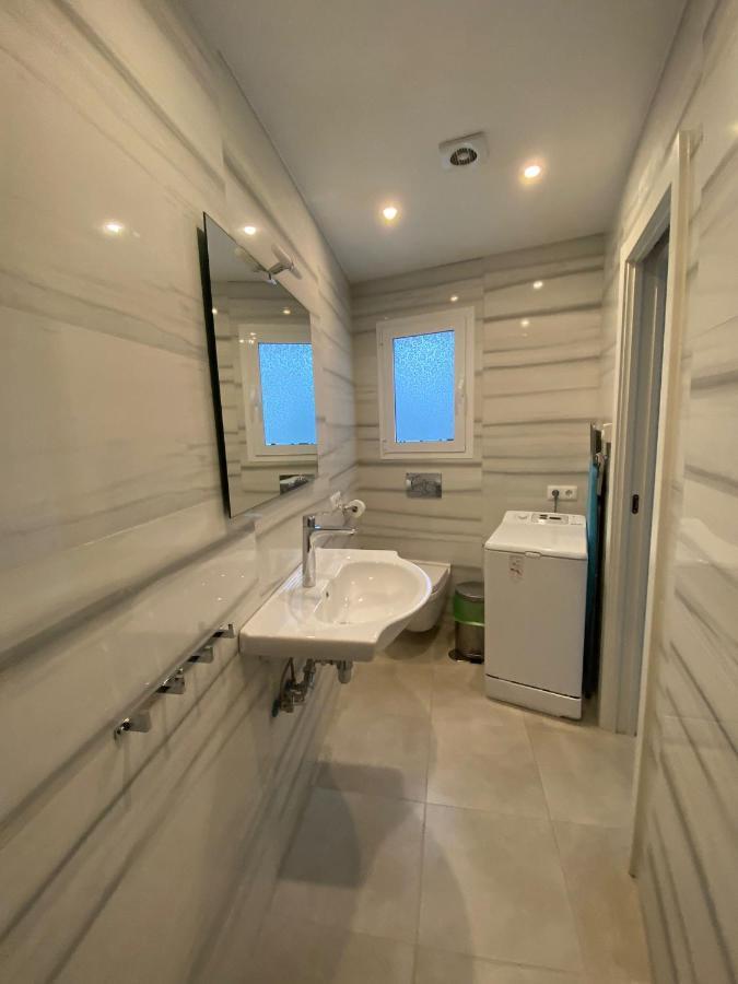 Вилла New Townhouse In The Heart Of Nerja With Jacuzzi Экстерьер фото