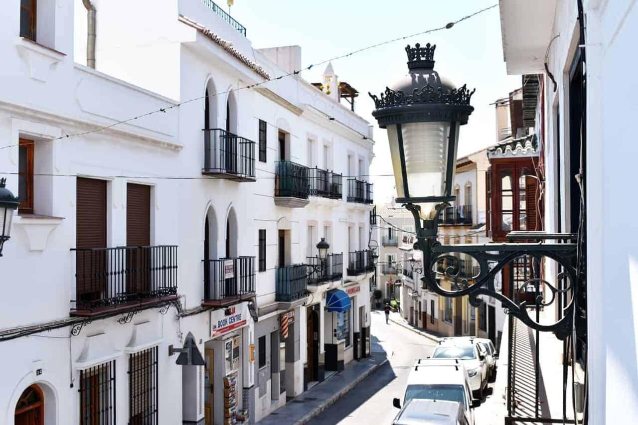Вилла New Townhouse In The Heart Of Nerja With Jacuzzi Экстерьер фото