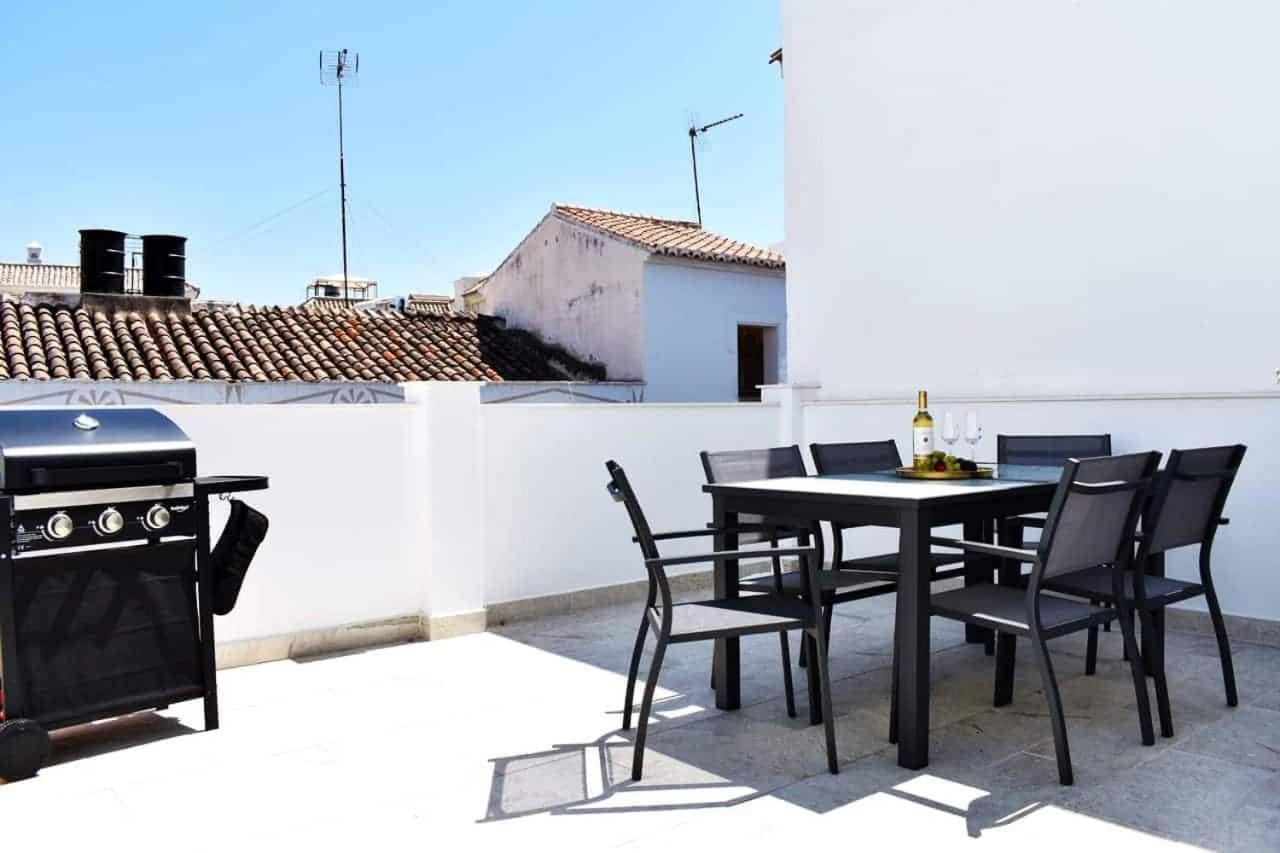 Вилла New Townhouse In The Heart Of Nerja With Jacuzzi Экстерьер фото