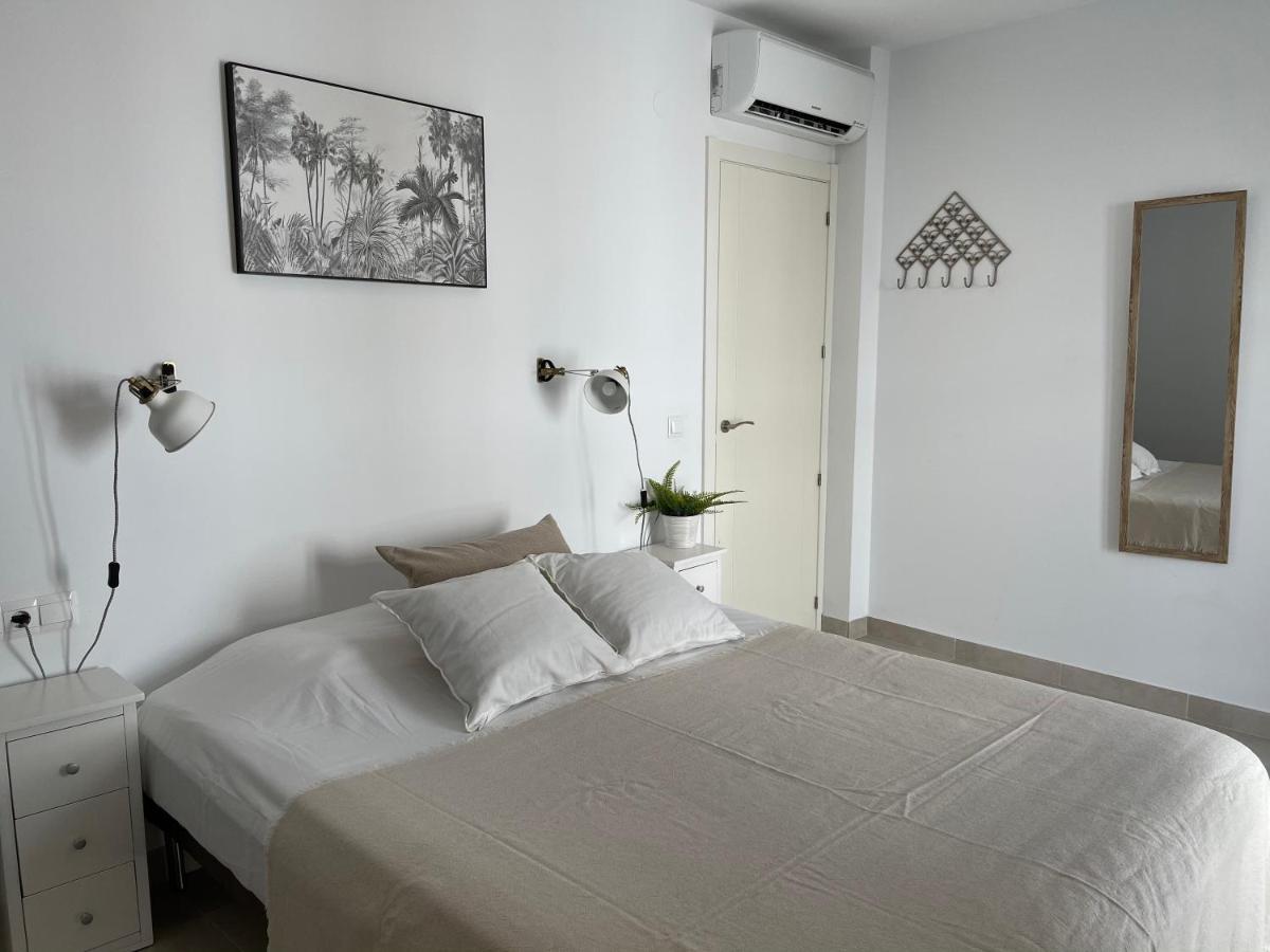 Вилла New Townhouse In The Heart Of Nerja With Jacuzzi Экстерьер фото