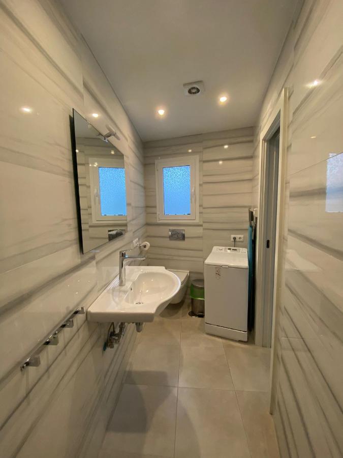 Вилла New Townhouse In The Heart Of Nerja With Jacuzzi Экстерьер фото