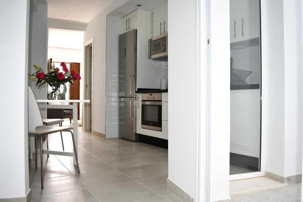 Вилла New Townhouse In The Heart Of Nerja With Jacuzzi Экстерьер фото