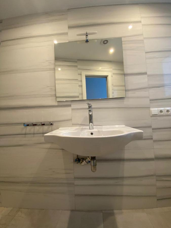Вилла New Townhouse In The Heart Of Nerja With Jacuzzi Экстерьер фото